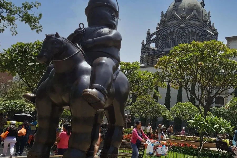 MEDELLIN, CULTURA Y COMPRAS