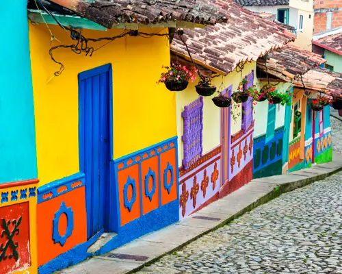 MEDELLIN, CULTURA Y COMPRAS